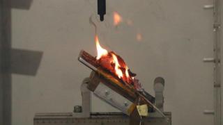 Iată cum arată un Galaxy Note 7 în timp ce ia foc pe durata unui test de presiune asupra bateriei