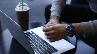 Dagadam Watch este un proiect nou de smartwatch, cu design foarte elegant şi origini româneşti; Acum pe Kickstarter și având Amazon Alexa la bord