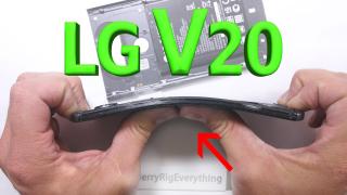 LG V20 e zgâriat, ars şi testat pentru îndoire în cea mai nouă proba de forţă de la JerryRigEverything (Video)