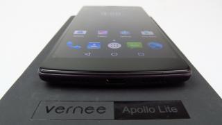 Vernee Apollo Lite Unboxing: scoatem din cutie probabil cel mai accesibil telefon cu 4 GB RAM, vine cu design interesant (Video)