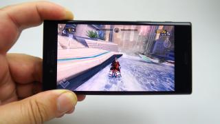 Sony Xperia X Compact: Benchmark-uri peste unele flagshipuri mai vechi, temperatura la limită