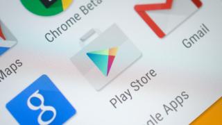 Google Play Store ar primi o nouă interfaţă, descoperită deja de unii utilizatori pe device-urile lor; Buton Install mai mare, secțiune Trending arătoasă