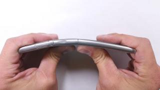 Sony Xperia XZ trece prin testele clasice de anduranţă: îndoire, ardere, zgârieturi (Video)