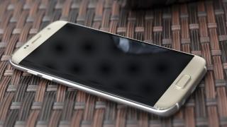Bluboo Edge este un nou smartphone cu display curbat; costă doar 540 lei la precomandă