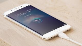 Vivo anunță lansarea lui Xplay 6; phablet arătos cu display curbat și cameră duală