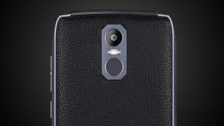 UHANS U300 se vrea a fi un fashion-phone; adoptă un design inspirat de automobilele Mercedes-Benz