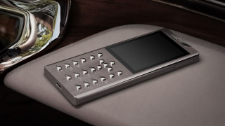 Gresso Meridian Diamond Edition este un nou telefon de lux a cărui carcasă este realizată din titan; costă cât un Mustang nou-nouț