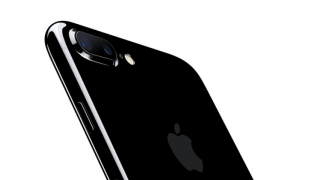 Probleme pentru utilizatorii de iPhone 7 Plus: camerele au început să "moară" din senin