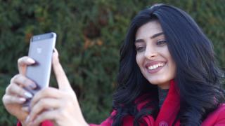 (P) Huawei Nova este cea mai bună invenţie pentru selfie de la selfie stick încoace; Înfrumuseţează domnişoarele cu machiaj digital (Video)