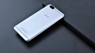 Primul telefon pregătit de firma chineză UMi sub noul branding UMIDIGI e modelul Z Pro, cu cameră duală
