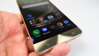 ASUS ZenFone 3 Deluxe: Display-ul AMOLED de care ASUS avea atâta nevoie