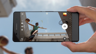 Un posibil telefon Sony Xperia din 2017 ajunge pe web într-o imagine foarte neclară, are ecran edge to edge