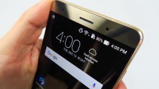 ASUS ZenFone 3 Deluxe: Baterie numai bună de Netflix and chill