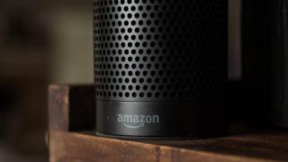 Amazon Alexa a început să comande case de păpuşi şi prăjituri după ce şi-a auzit numele la televizor