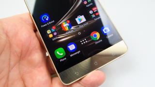 ASUS ZenFone 3 Deluxe: OS, UI, aplicaţii identice cu ZenFone 3, cu permisivitate la curăţarea aplicaţiilor