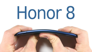 Huawei Honor 8 primeşte clasicul test de rezistenţă, îndoire şi zgâriere, se descurcă admirabil pentru un telefon din sticlă (Video)