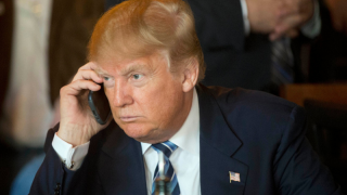 Donald Trump renunță la telefonul său Android în favoarea unui smartphone ultra securizat, probabil un Galaxy S4