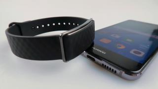 Huawei Color Band A1 Review: o brăţară de fitness compactă, discretă cu senzor UV ca punct distinctiv (Video)