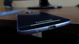 Motorola Moto Z: Baterie scoasă în evidenţă de talia ce o cuprinde