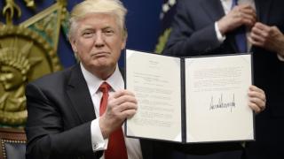 Google îşi cheamă angajaţii în SUA, după legea anti imigraţie a lui Trump; Apple, Microsoft şi marile companii tech îi răspund preşedintelui