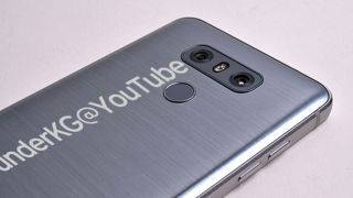 LG G6 este fotografiat din nou; vedem de această dată o variantă cu spate glossy ce imită metalul