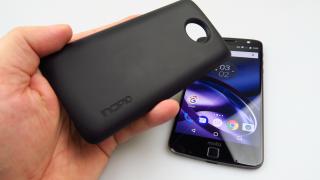 Prezentare Moto Mods: Incipio Offgrid Power Pack e cel mai discret modul pentru Moto Z, oferă şi câteva ore în plus de uz (Video)