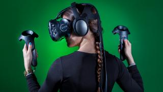 Turul Magazinelor #128: proiector portabil la preţ bun, baterie externă roz de Valentine's Day, preţ în scădere pentru HTC Vive şi Galaxy A5 2017