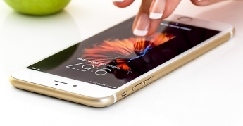 Smartphone-ul la putere! România depăşeşte Germania şi Polonia la utilizarea telefonului mobil pentru cumpărarea de produse