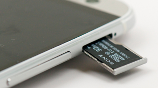 Producătorii smartphone din China sunt mai generoşi decât LG şi Samsung la stocarea internă, conform unui studiu