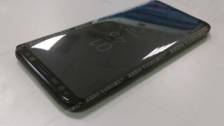 Samsung Galaxy S8 apare în noi fotografii reale ce ne oferă o privire asupra secțiunii Apps Edge