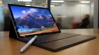 Turul Magazinelor #141: cel mai colorat şi high-end bec, cameră Samsung la 360 de grade la super preţ şi ofertă la Xbox One