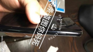 Samsung Galaxy S8 şi Galaxy S8 Plus fotografiate alăturat, cu buton Home virtual la vedere