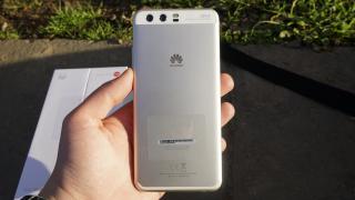 Huawei P10 Unboxing: scoatem din cutie noul flagship Huawei cu cameră duală Leica şi cameră selfie cu optică de top (Video)