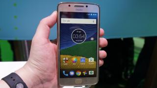 MWC 2017: Moto G5 hands-on - masiv, rotunjit, cu baterie înlăturabilă (Video)