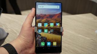 MWC 2017: Xiaomi Mi MIX hands-on - campionul originalităţii din 2016 încă impresionează (Video)