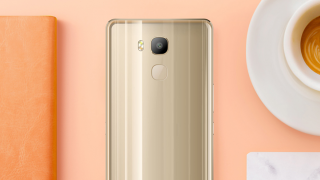 Smartphone-ul Elephone Z1 poate rula fără probleme 40 aplicații în fundal, asta grație celor 6 GB RAM oferiți la bord!