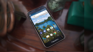 BlackBerry Aurora este anunțat oficial; smartphone mid-range ce pune design-ul pe plan secund
