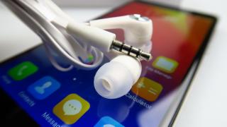 iHunt One Love: Multimedia excelentă, peste telefoane hit de acum 2-3 ani