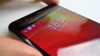 iHunt One Love: Conectivitate old school, microfon OK