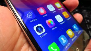 iHunt One Love: OS şi UI "flower power", amintind puţin de iOS