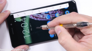 Nokia 6 primeşte testul de rezistenţă JerryRigEverything: aproape la fel de imbatabil ca Nokia 3310 (Video)