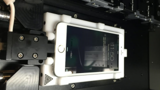 Iată cum arată "maşinăria de calibrat iPhone-uri", un aparat din Apple Store care ar putea revoluţiona înlocuirea ecranelor, senzorilor Touch ID