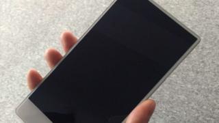 Compania chineză UMIDIGI lucrează la un telefon cu ecran în stil Xiaomi Mi MIX, dar şi cu cameră duală în spate; Se numeşte C Note