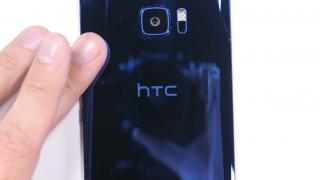 HTC U Ultra testat pentru rezistenţa la zgârieturi, îndoire şi ardere: JerryRigEverything are verdictul! (Video)