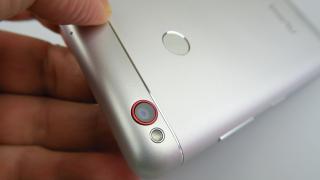 Nubia N1: Design metalic rotunjit, cochet pentru un battery-phone