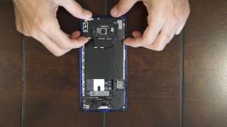 HTC U Ultra este dezasamblat în faţa camerei, are componentele mai uşor de înlocuit decât predecesorii (Video)