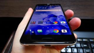 HTC U Ultra Preview: înlocuitorul de flagship, cu extra sticlă cameleonică şi cameră promiţătoare