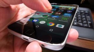 Motorola Moto Z Play: Baterie extraordinară, peste aşteptări şi recorduri!
