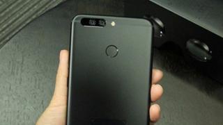 Huawei Honor Note 9 îşi dezvăluie spatele într-o nouă fotografie, pare să aibă un corp uriaş