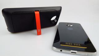 Turul Magazinelor #163: ochelari speciali pentru reparat ceasuri, placă grafică la preţ bun, sacou de domn şi ofertă specială Moto Z Play
